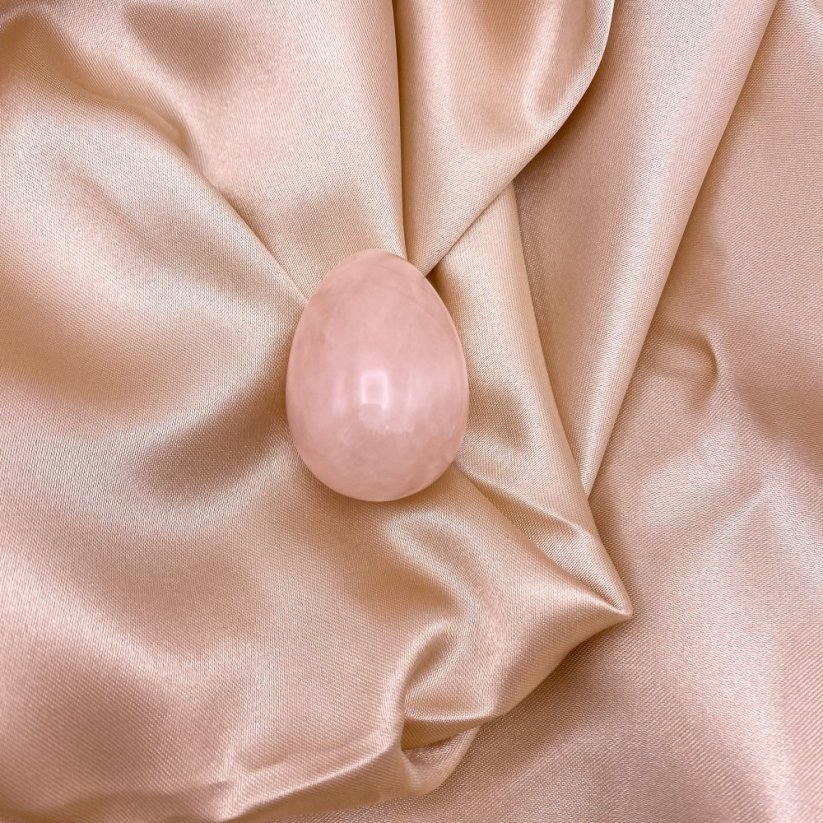 Yoni Egg z růženínu bez dírky, velikost M