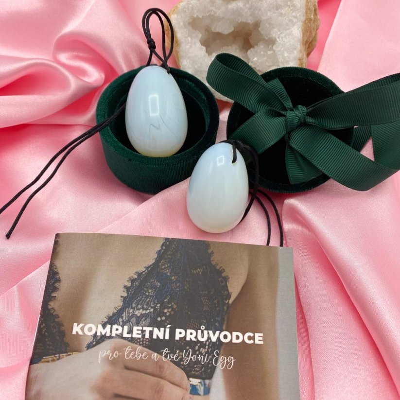 Yoni Egg z opalitu s dírkou, velikost M