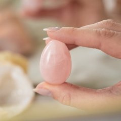 Yoni Egg z růženínu bez dírky, velikost S