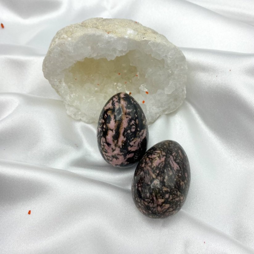 Yoni Egg z rodonitu bez dírky, velikost M