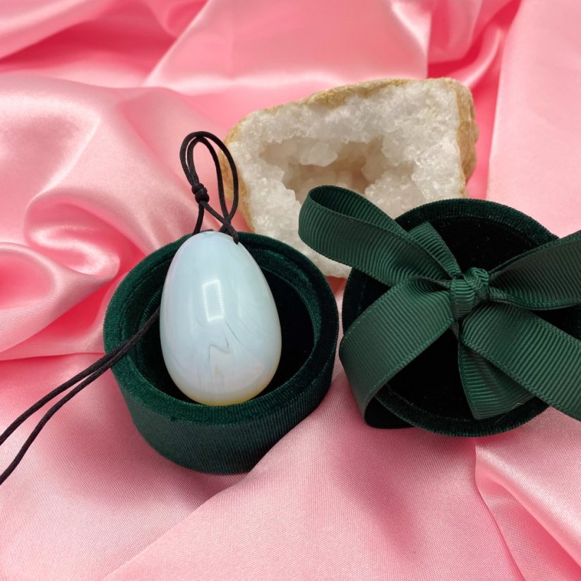 Yoni Egg z opalitu s dírkou, velikost M