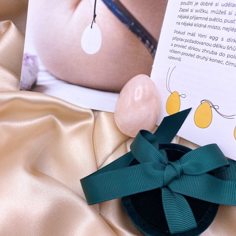 Yoni Egg z růženínu bez dírky, velikost S